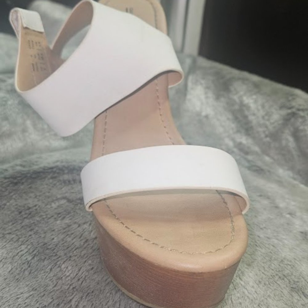 Size 8 Wedge by Spring - Picture 2 of 3